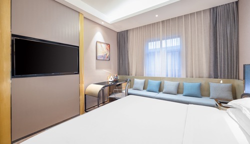 Superior Room, 1 King Bed, City View