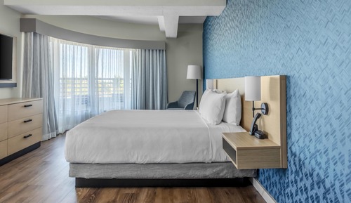 Suite, 1 Bedroom, Balcony (1 King Bed, Sofa Bed)