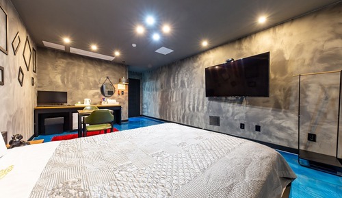 Room (Standard (For 2 Netflix))
