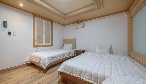 Room (Suite room (twin))