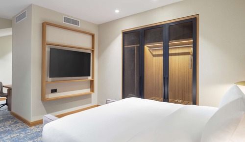 Junior Suite, 1 King Bed, Mountain View