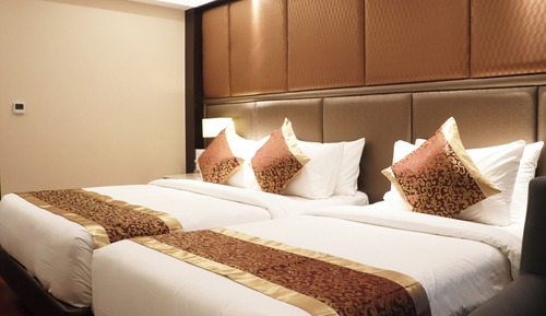 Deluxe Family Room