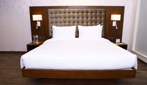 Deluxe Room, 1 Queen Bed, Pool View