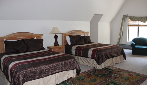 Family Room 402, 1 Bedroom, 3 Queen Beds
