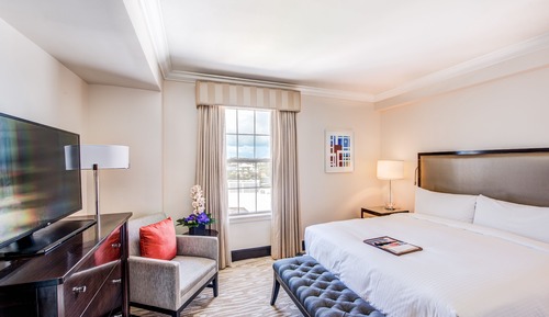 Fairmont Gold, Room, 1 King Bed, Club Lounge Access, City View