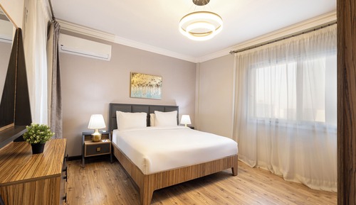 Luxury Apartment, 3 Bedrooms, Pool View