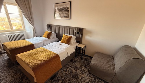 Double Room (extra bed)