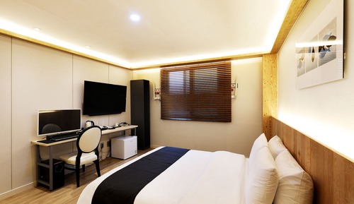 Standard Double Room (Breakfast not provided on Monday)