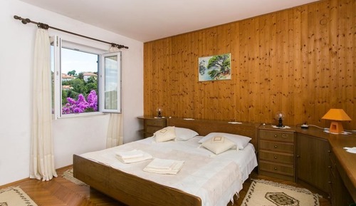 Apartment (Three Bedroom Apartment with Terrace)