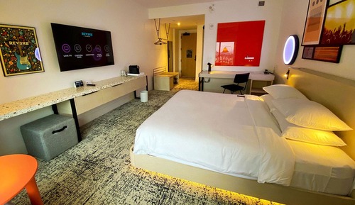 Deluxe Room, 1 King Bed, City View (REVERB King Room, High Floor Views)