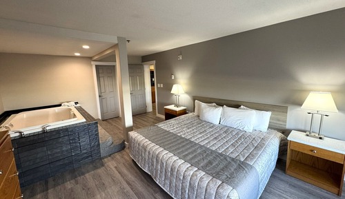 Luxury Suite, 1 Bedroom, Jetted Tub (Spa Tub 2 Room)