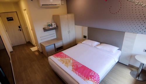 Luxe Queen Room