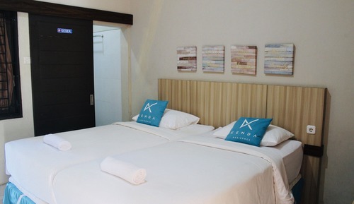 Standard Twin Room