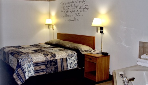 Single Room, 1 King Bed, Jetted Tub