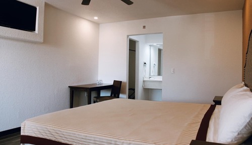 Standard Room, 1 Queen Bed