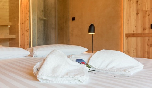 Suite (Relaxing Escape)