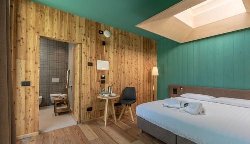 Junior Suite, Jetted Tub (Natural Romance)