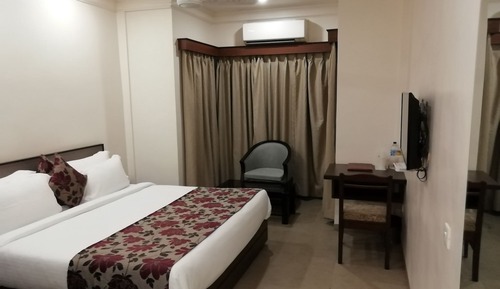 SUIT ROOM AC