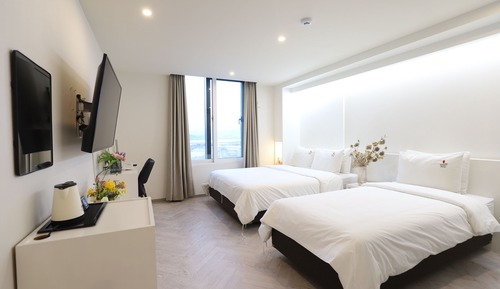 Signature River Twin Room