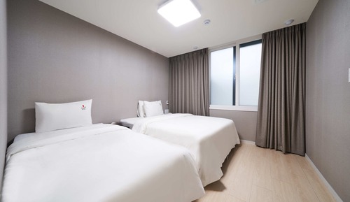 Family Suite, 2 Bedrooms, Kitchen (Saturday Check-in Time: 6 PM)