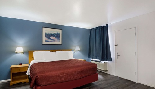 Standard Room, 1 King Bed, Non Smoking (2 burner cooktop)