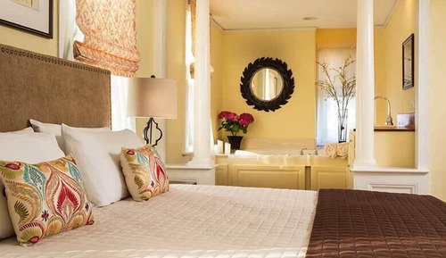 Romantic Suite, 1 King Bed, Jetted Tub, Courtyard View (Satterfield Suite)