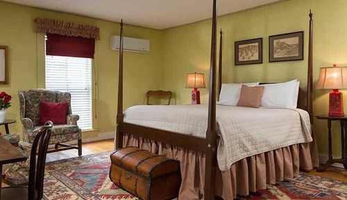 Gallery Room, 1 King Bed, Ground Floor (Drummond’s Point Room)