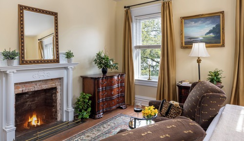 Design Suite, 1 King Bed (Inglis Fletcher Suite)