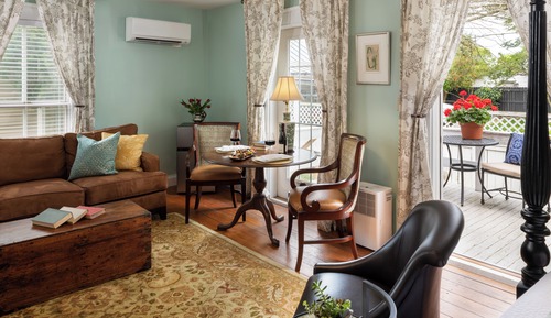 Classic Room, 1 King Bed with Sofa bed, Patio (Pembroke Room)