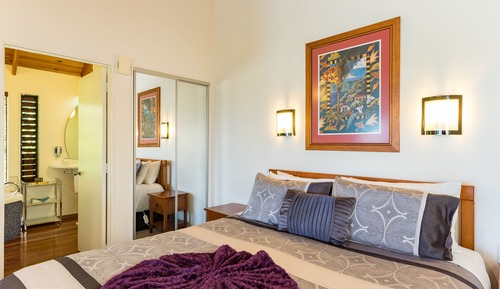 Treetops - King Studio with Spa Bath