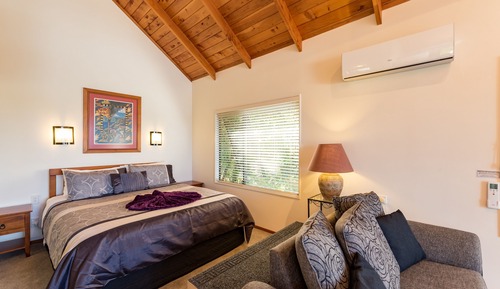 The Palms- King Studio with Spa Bath