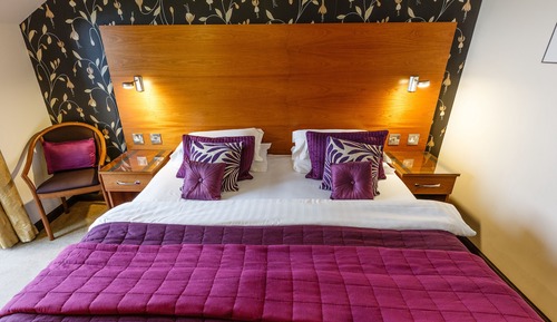 Lochside Spa Suite with Sauna, Steam Shower and Deep Soaking Tub