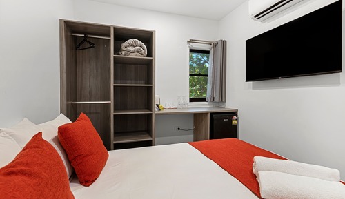 1 Bedroom Accessible Cabin