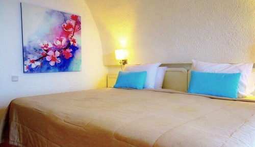 Single Room, Sea View