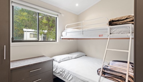 Deluxe 2 Bedroom Cabin - Sleeps 5