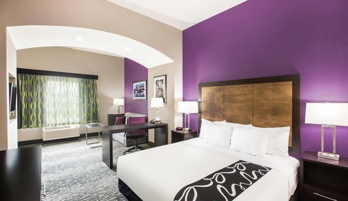 Deluxe Room, 1 King Bed, Accessible, Non Smoking (Mobility/Hearing Impaired Accessible)