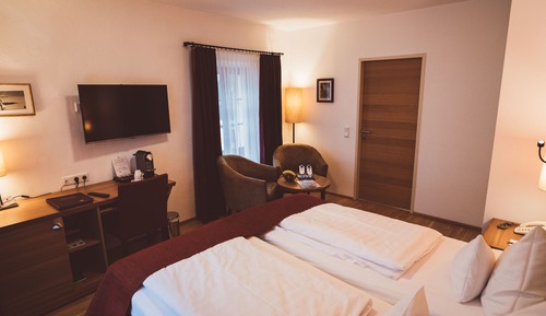 Deluxe Double Room (Lake View, German Twin Beds)
