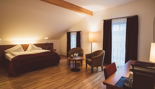 Superior Double Room (Lake View, German Twin Beds)