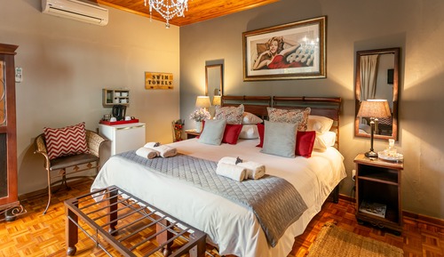 Room (4)