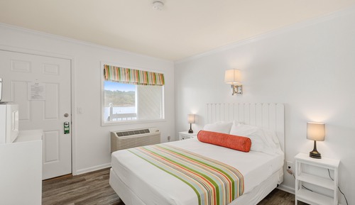 Classic Room, 1 Queen Bed, River View