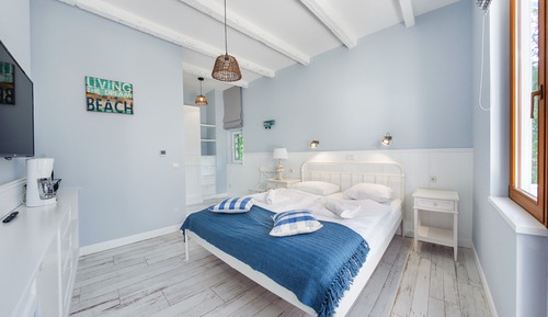 Apartment (6A)