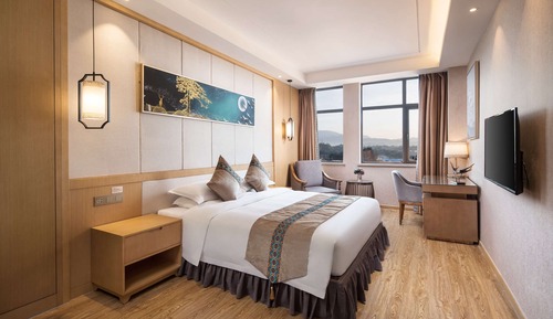 Deluxe Room, 1 King Bed, Smoking