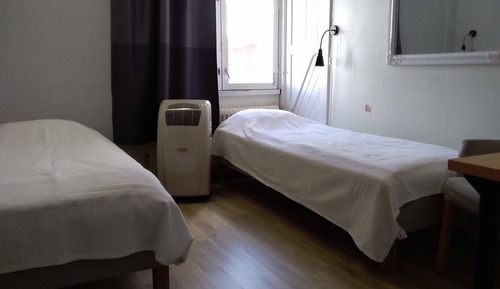 Basic Double or Twin Room, Shared Bathroom