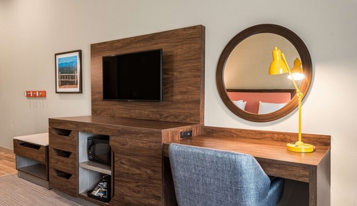 Standard Room, 1 King Bed, Accessible, Bathtub (Mobility & Hearing)