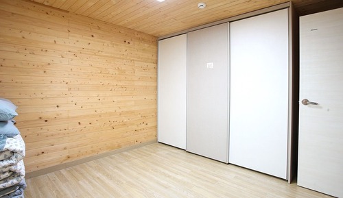 Family Room (102)