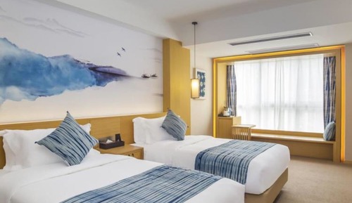 Deluxe Twin Room with City View