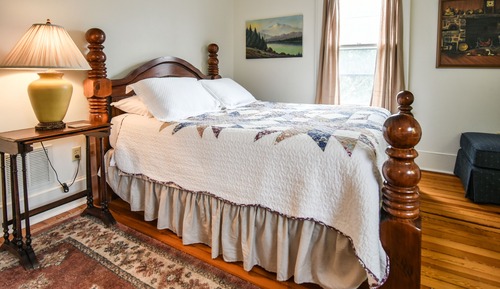 Hugh Love Room, 1 Queen