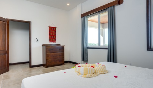One bedroom plus Bonus Den Room