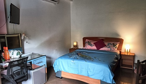 Pink Single Room