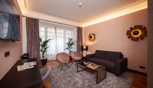 Junior Suite (2 adults and 1 kid)